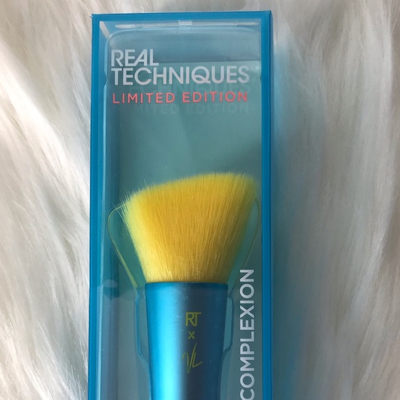Set of 3 - Real Techniques Limited Edition Electric Love Makeup Brushes - Picture 4 of 6